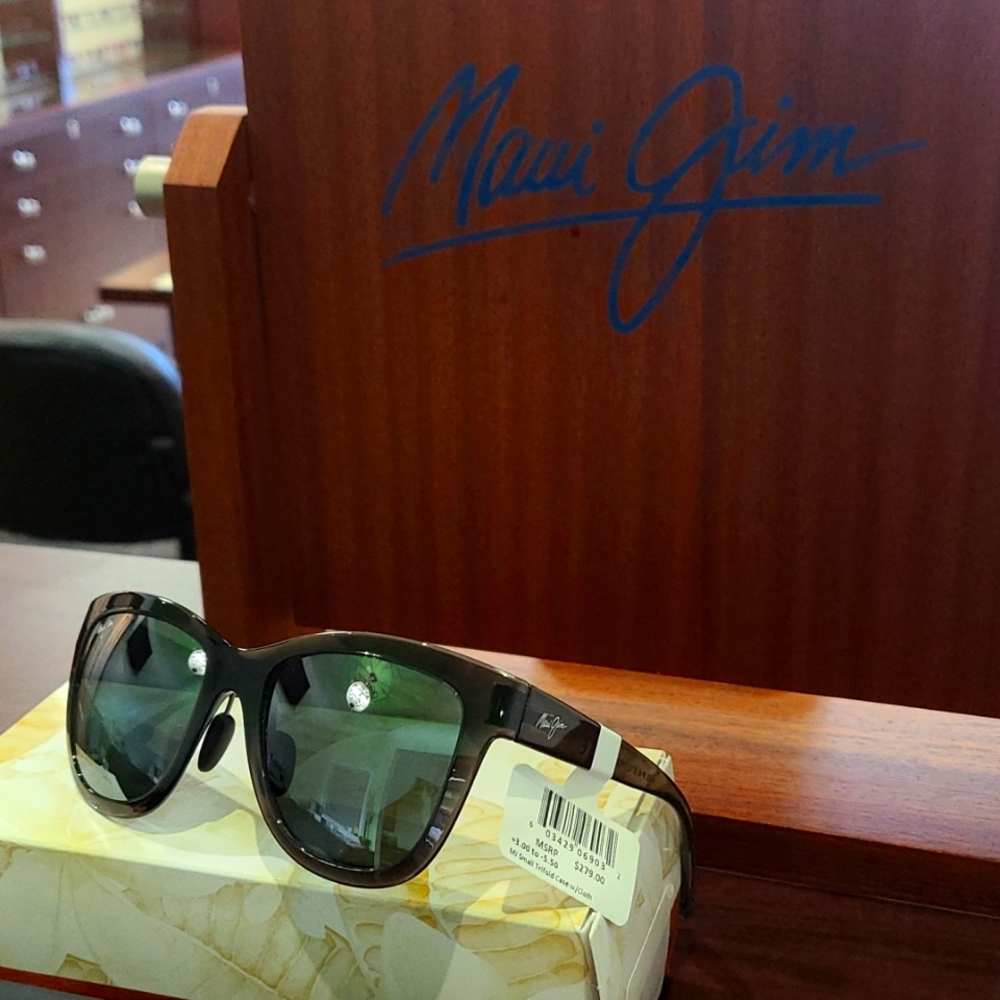 NWT Maui Jim Avenue w. Factory essentials- Polarized
